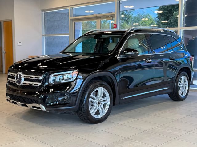 Used 2023 Mercedes-Benz GLB 250 4MATIC w/ Premium Package image 4