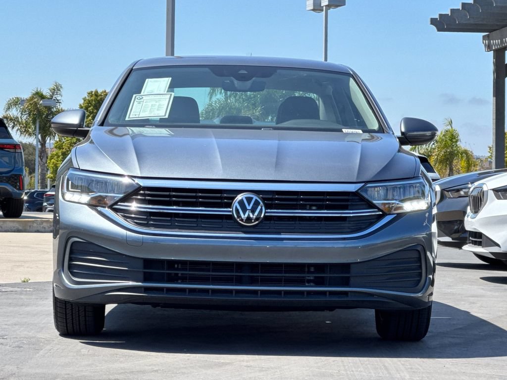 Used 2024 Volkswagen Jetta SE w/ Black Wheel Package FWD image 9