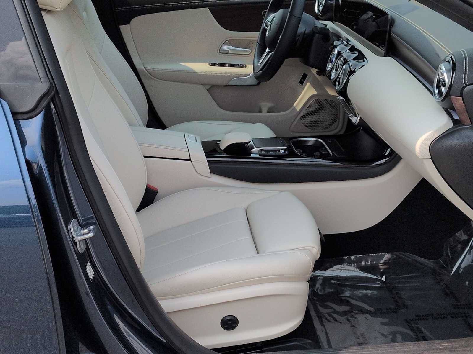 Used 2023 Mercedes-Benz CLA 250 4MATIC image 24