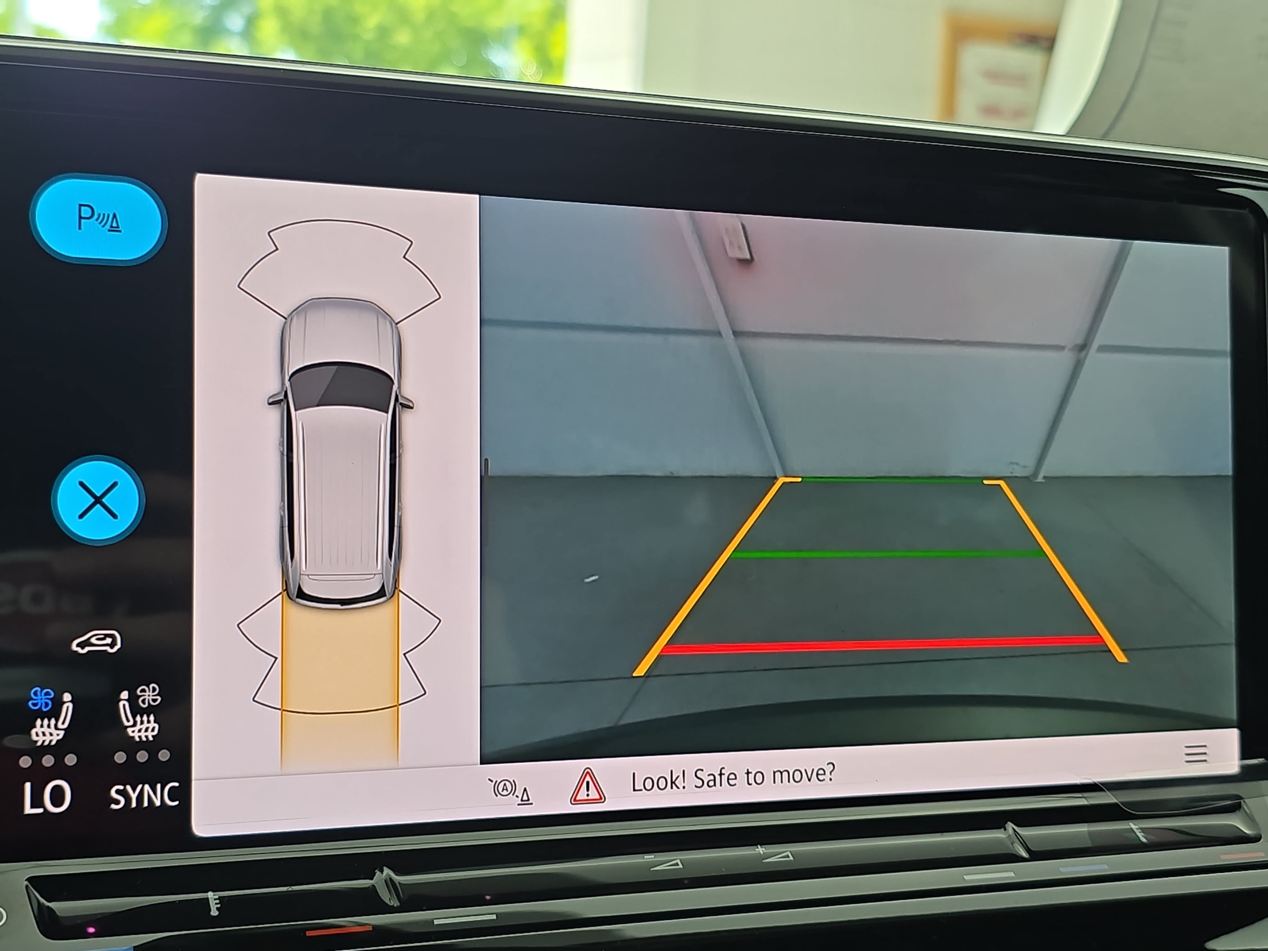 New 2026 Volkswagen Atlas SE FWD image 24