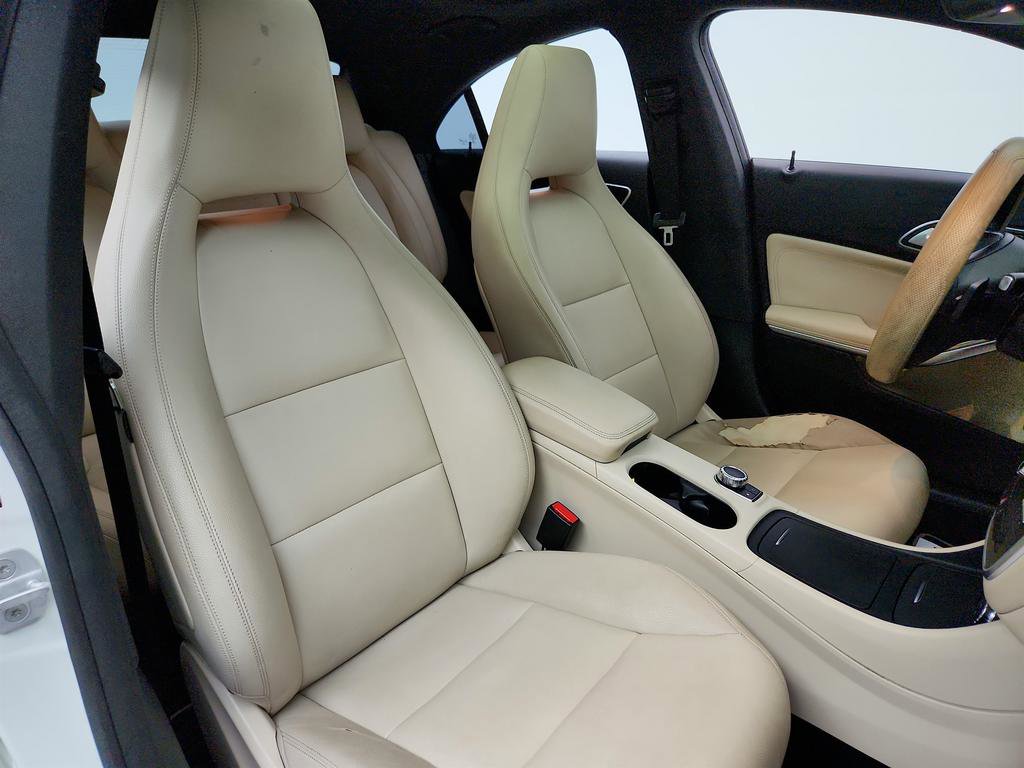Used 2015 Mercedes-Benz CLA 250 image 24