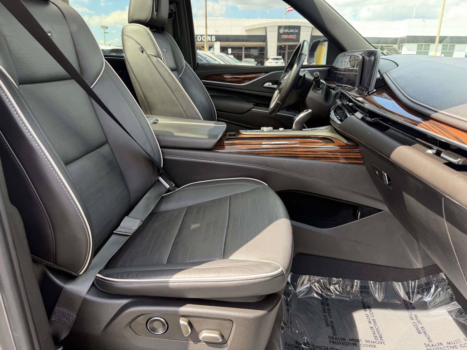Used 2021 Cadillac Escalade Premium Luxury AWD/4WD image 7
