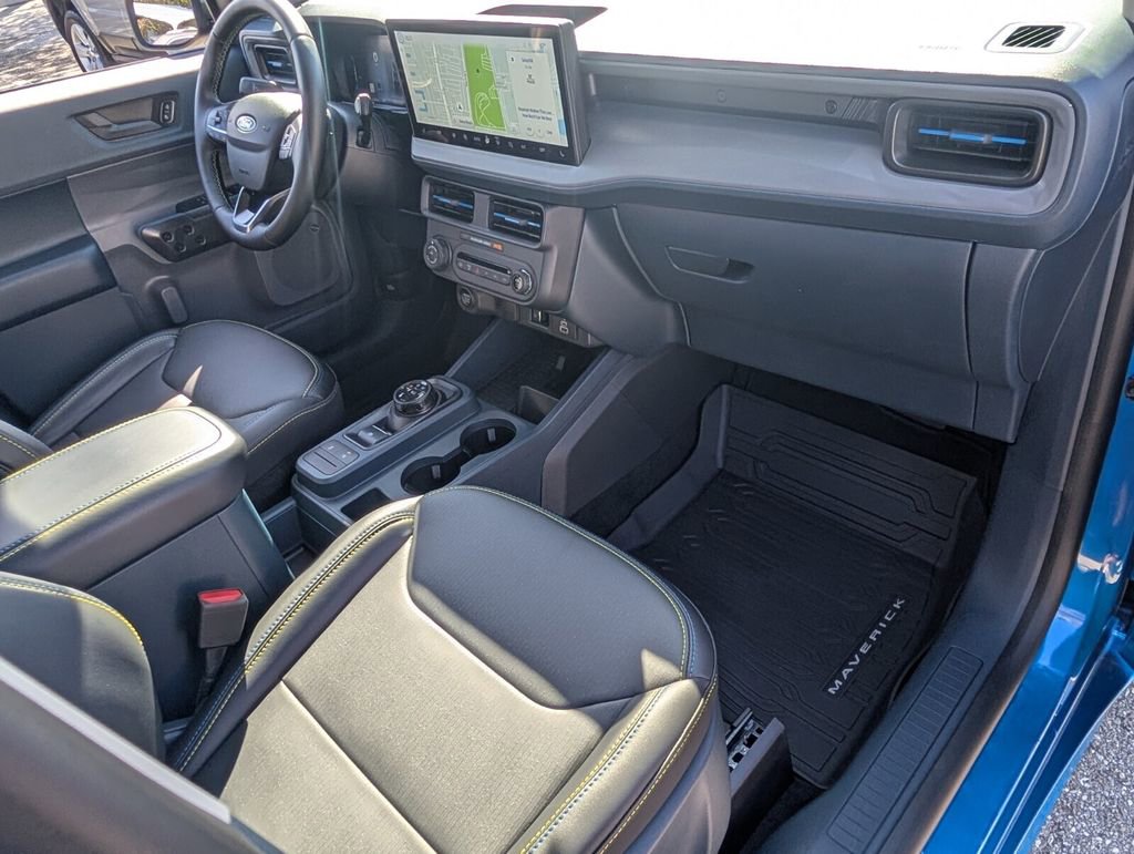 Used 2025 Ford Maverick Lobo image 16