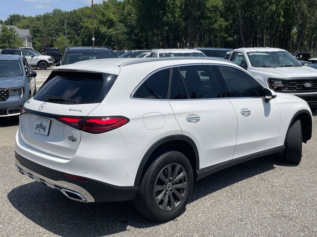 Used 2024 Mercedes-Benz GLC 300 4MATIC image 3