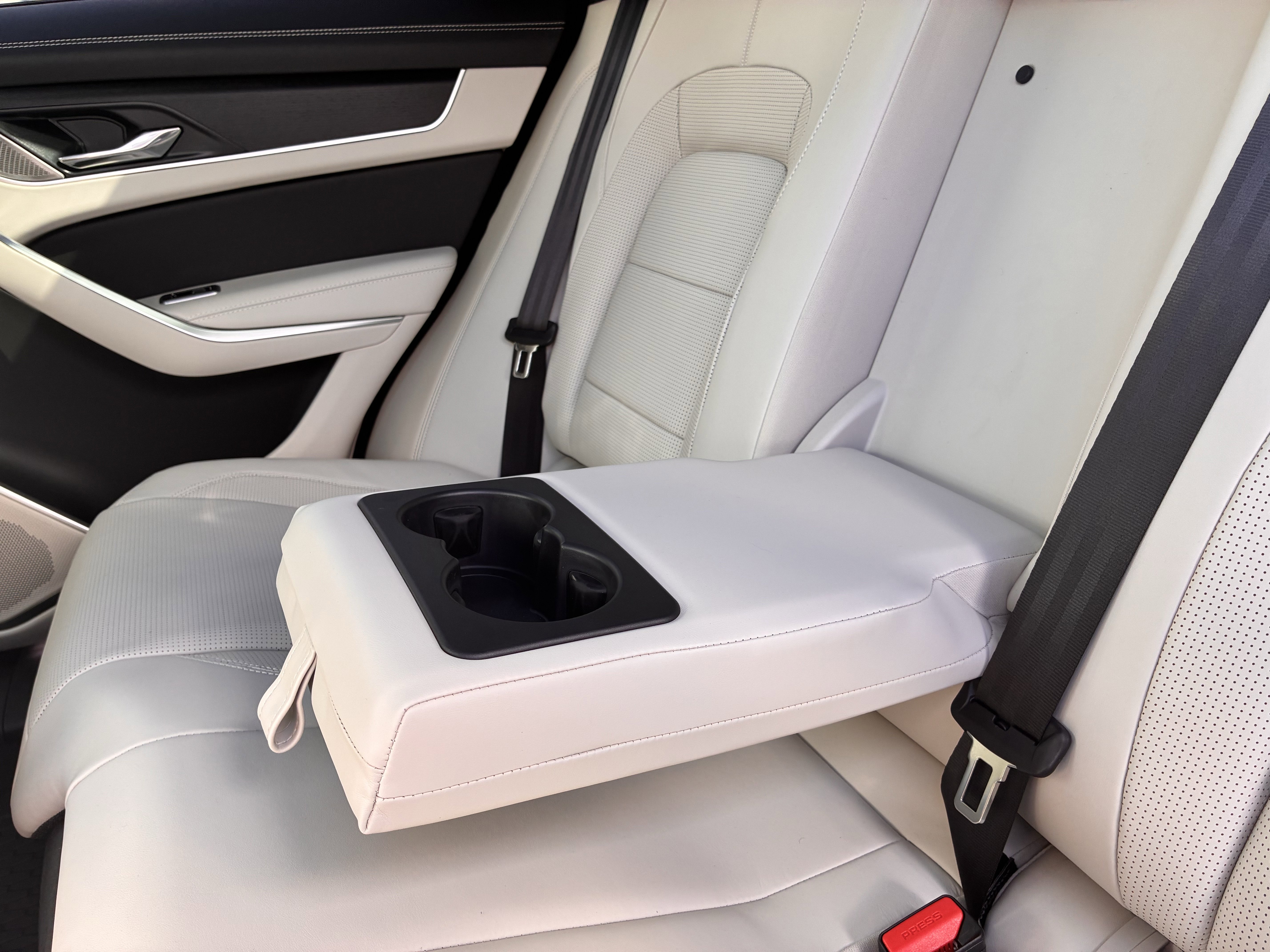 New 2026 Jaguar F-PACE R-Dynamic S image 26