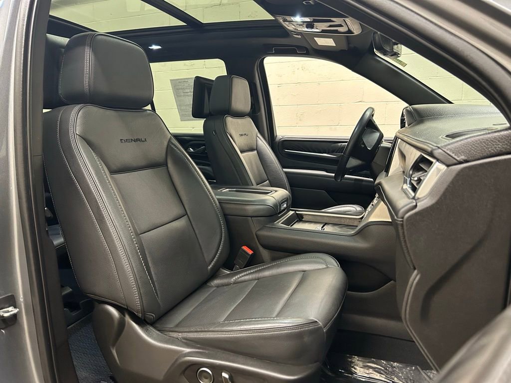 Used 2021 GMC Yukon Denali w/ Denali Premium Package image 11