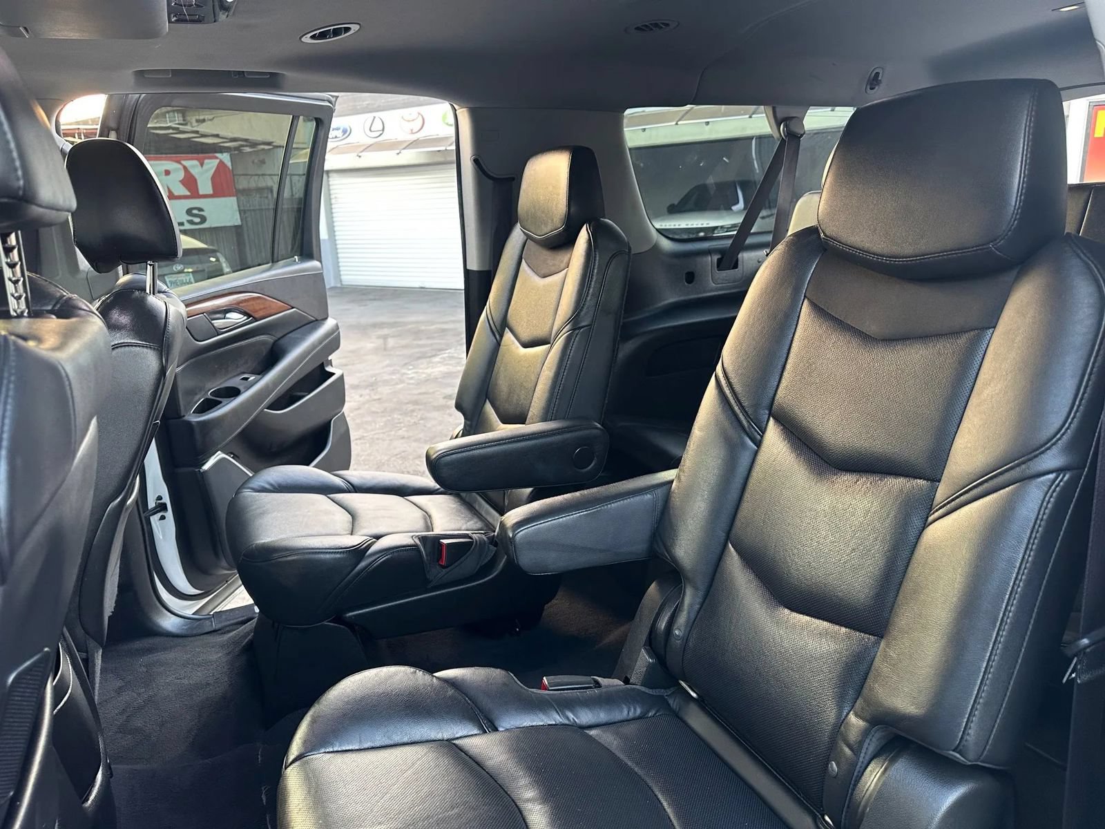 Used 2016 Cadillac Escalade ESV Premium RWD image 20