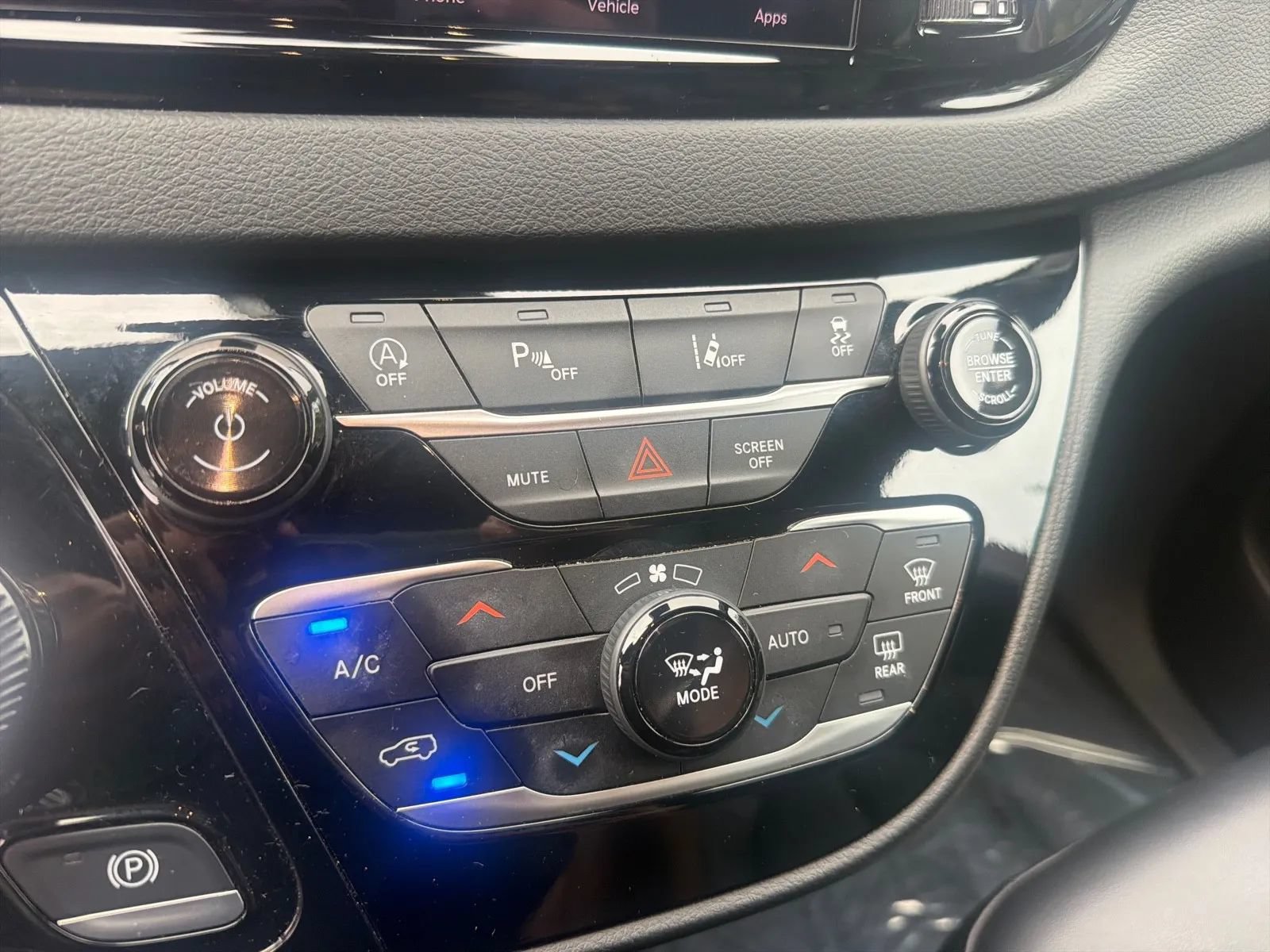 Used 2025 Chrysler Pacifica Select FWD image 11