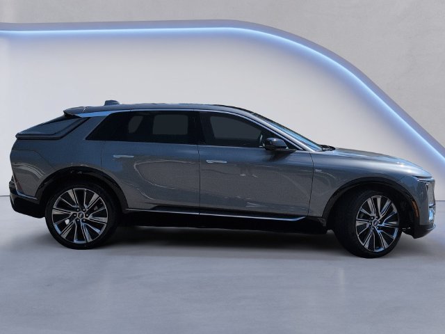 Used 2023 Cadillac Lyriq 2WD image 3