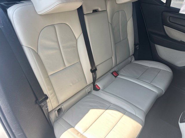 Used 2022 Volvo XC40 T4 Momentum FWD image 18