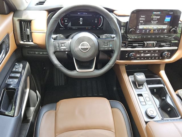 Used 2025 Nissan Pathfinder Platinum AWD/4WD image 12