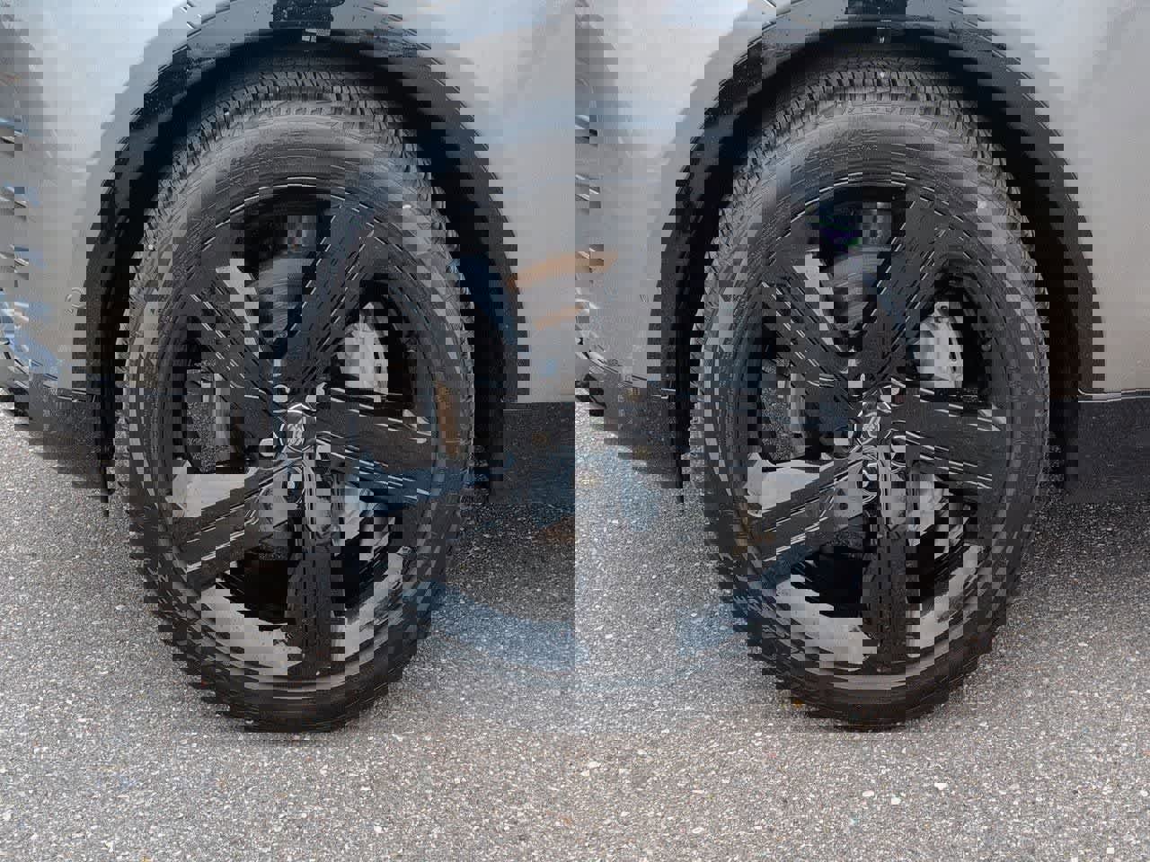 Used 2025 Land Rover Discovery Dynamic SE image 13