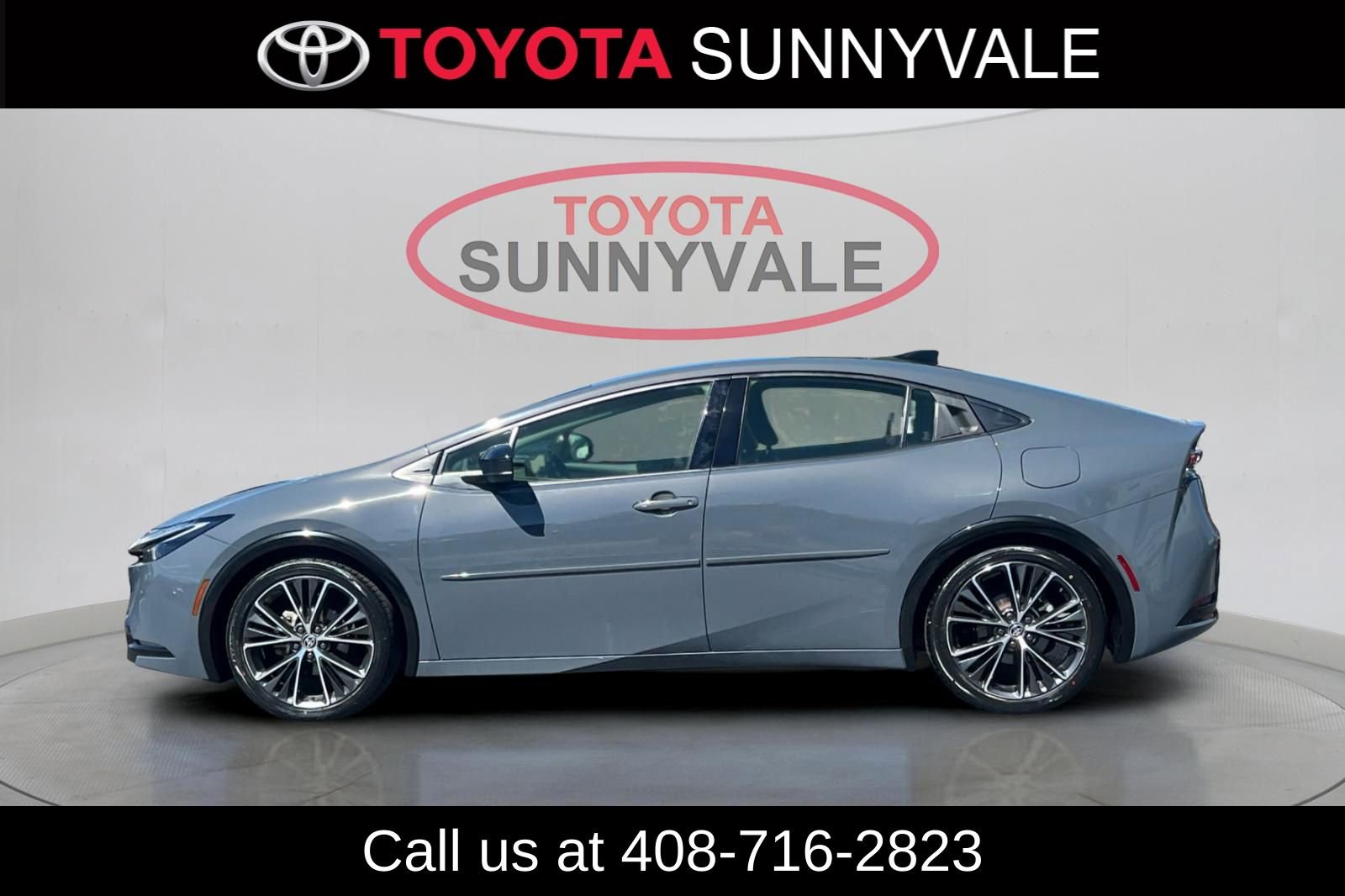 Used 2023 Toyota Prius XLE image 6