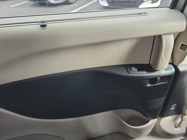 Used 2023 Chrysler Pacifica Touring-L image 17