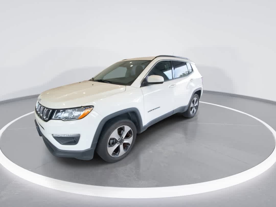 Used 2018 Jeep Compass Latitude w/ Popular Equipment Group AWD/4WD image 4