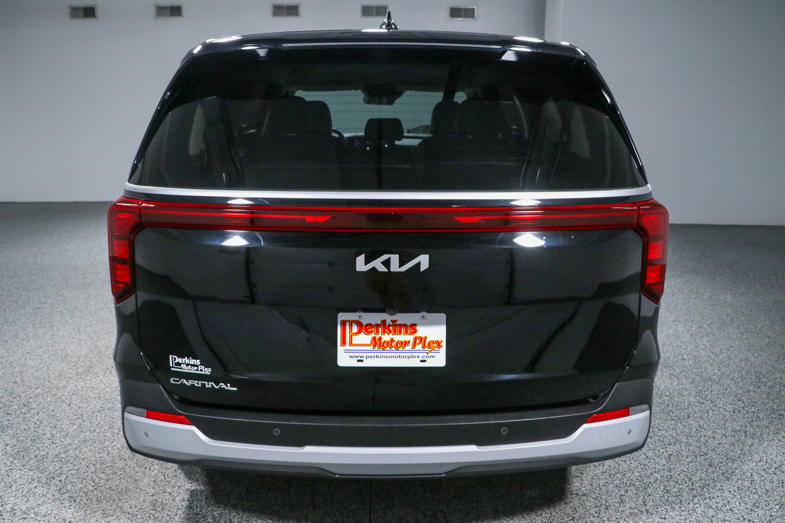 Used 2025 Kia Carnival FWD image 8