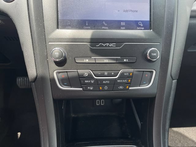 Used 2020 Ford Fusion SE w/ Equipment Group 151A FWD image 18