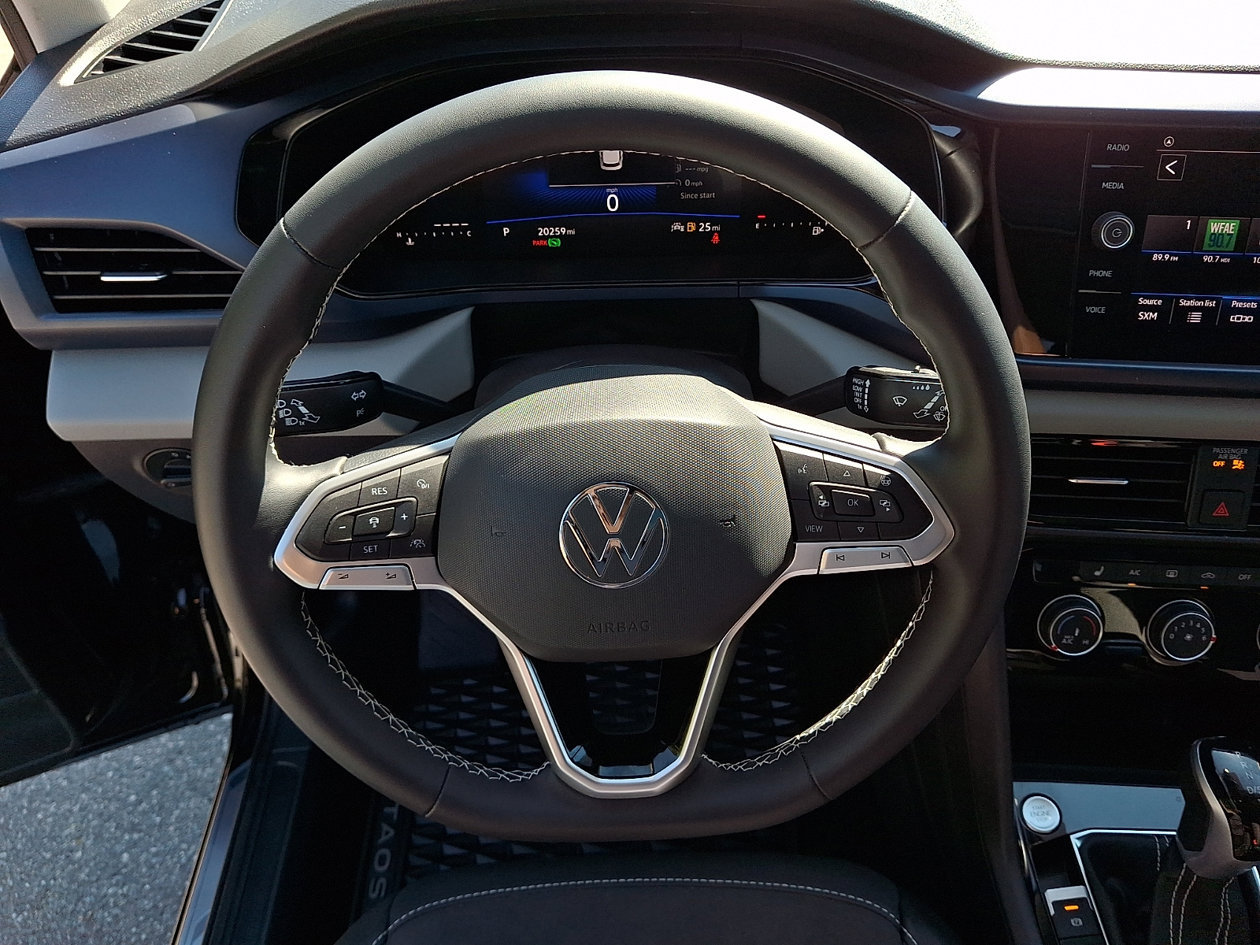 Certified 2023 Volkswagen Taos SE w/ Panoramic Sunroof Package FWD image 19