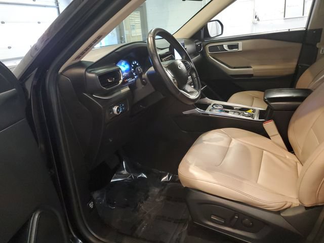 Used 2022 Ford Explorer XLT w/ Equipment Group 202A AWD/4WD image 11