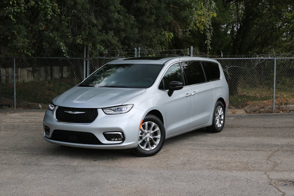 Used 2026 Chrysler Pacifica Limited