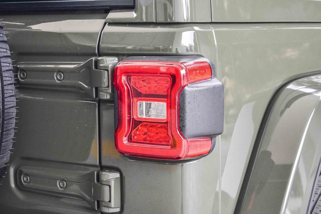 Used 2022 Jeep Wrangler Unlimited Sahara 4xe image 7