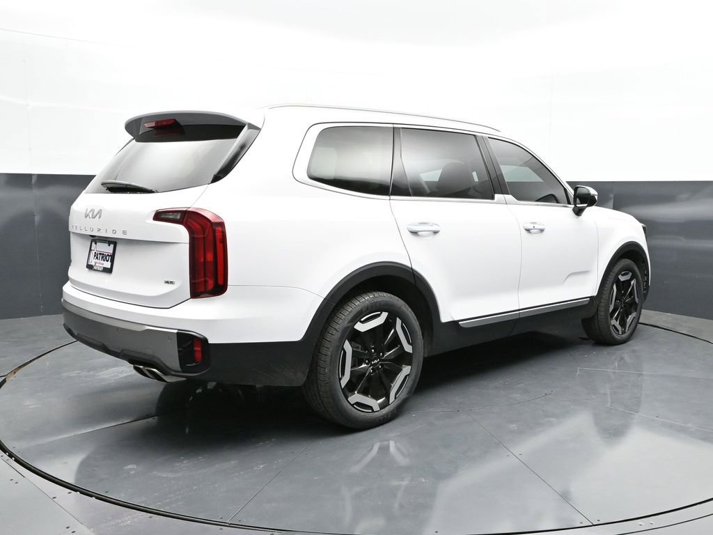 Used 2025 Kia Telluride S image 3