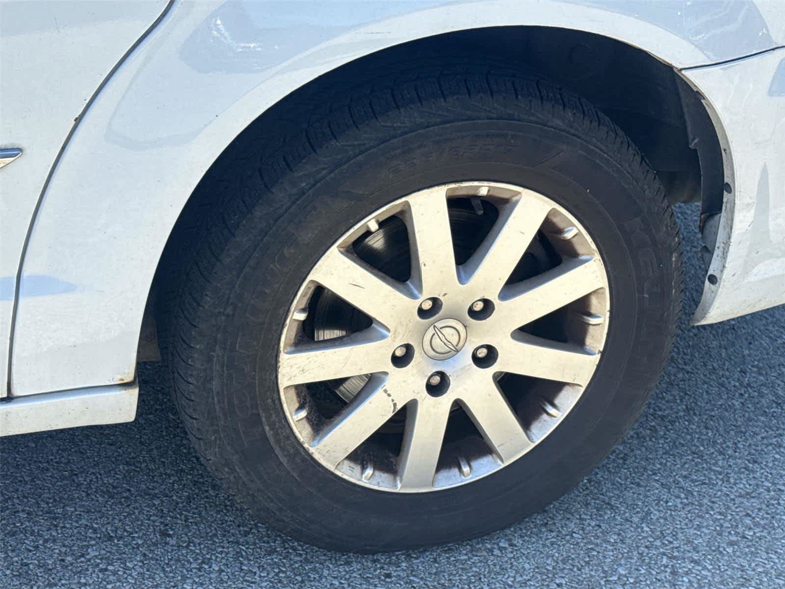 Used 2014 Chrysler Town & Country Touring FWD image 11