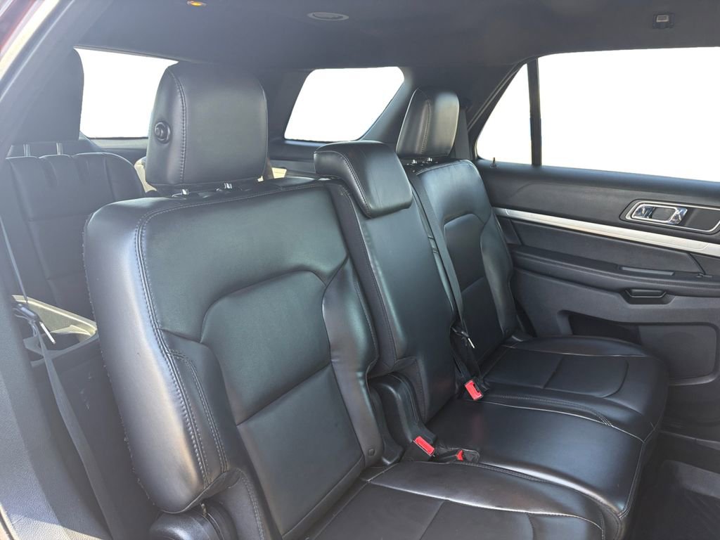 Used 2019 Ford Explorer XLT w/ Equipment Group 202A FWD image 18
