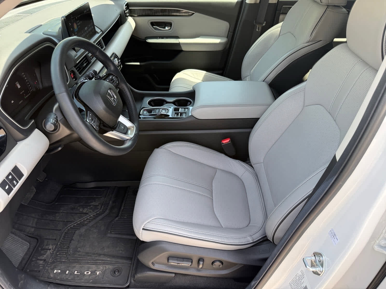 Used 2025 Honda Pilot Elite image 10