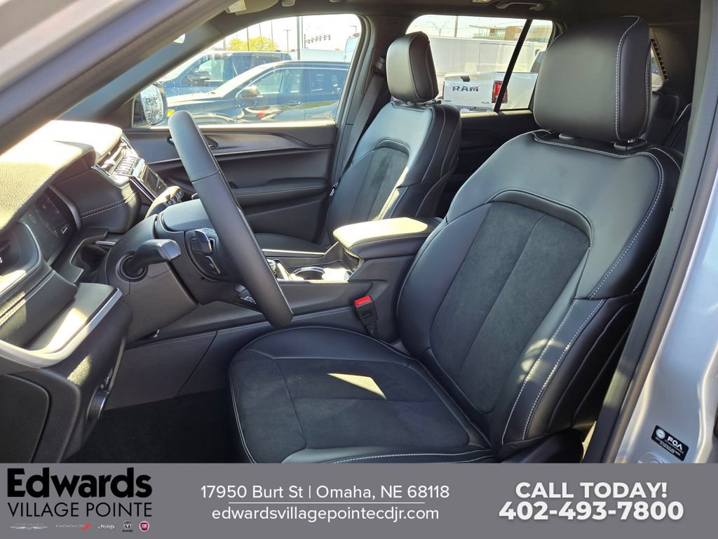 New 2025 Jeep Grand Cherokee Altitude AWD/4WD image 14