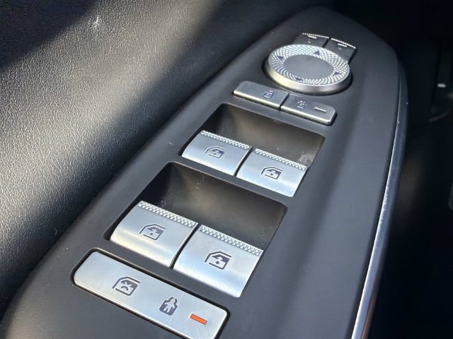 Used 2025 Genesis GV70 2.5T AWD/4WD image 24