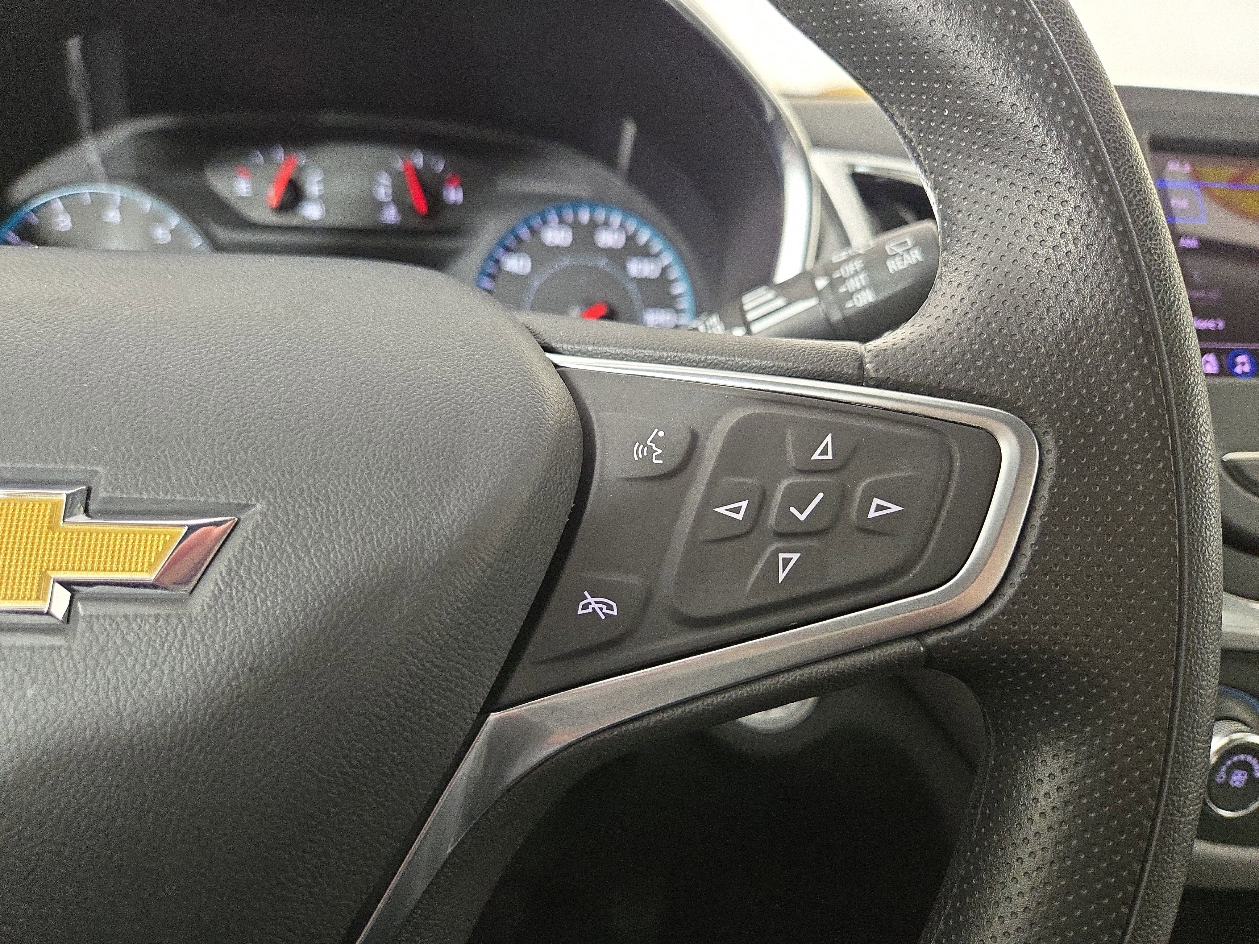 Used 2023 Chevrolet Equinox LS w/ Driver Confidence II Package image 16