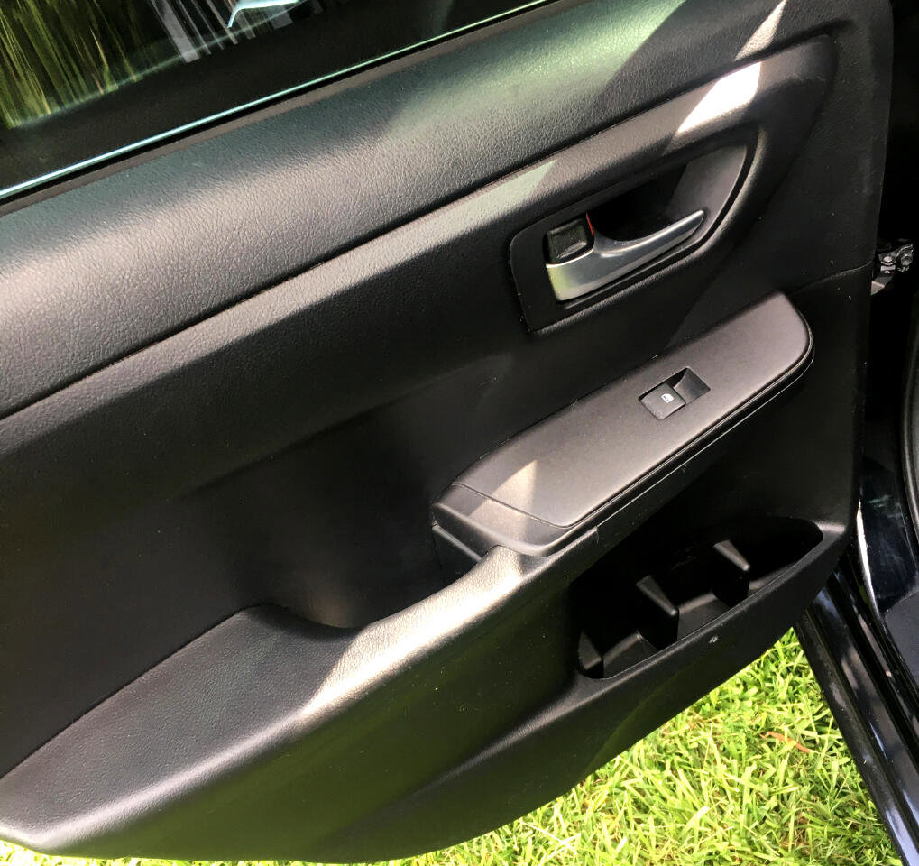 Used 2017 Toyota Camry SE image 11