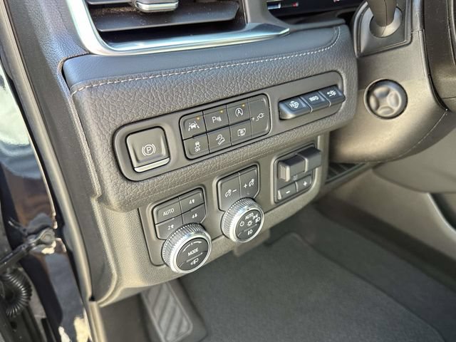 Used 2022 GMC Yukon XL Denali w/ Denali Premium Package AWD/4WD image 29