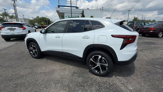 Certified 2025 Chevrolet Trax RS w/ Driver Confidence Package FWD image 6