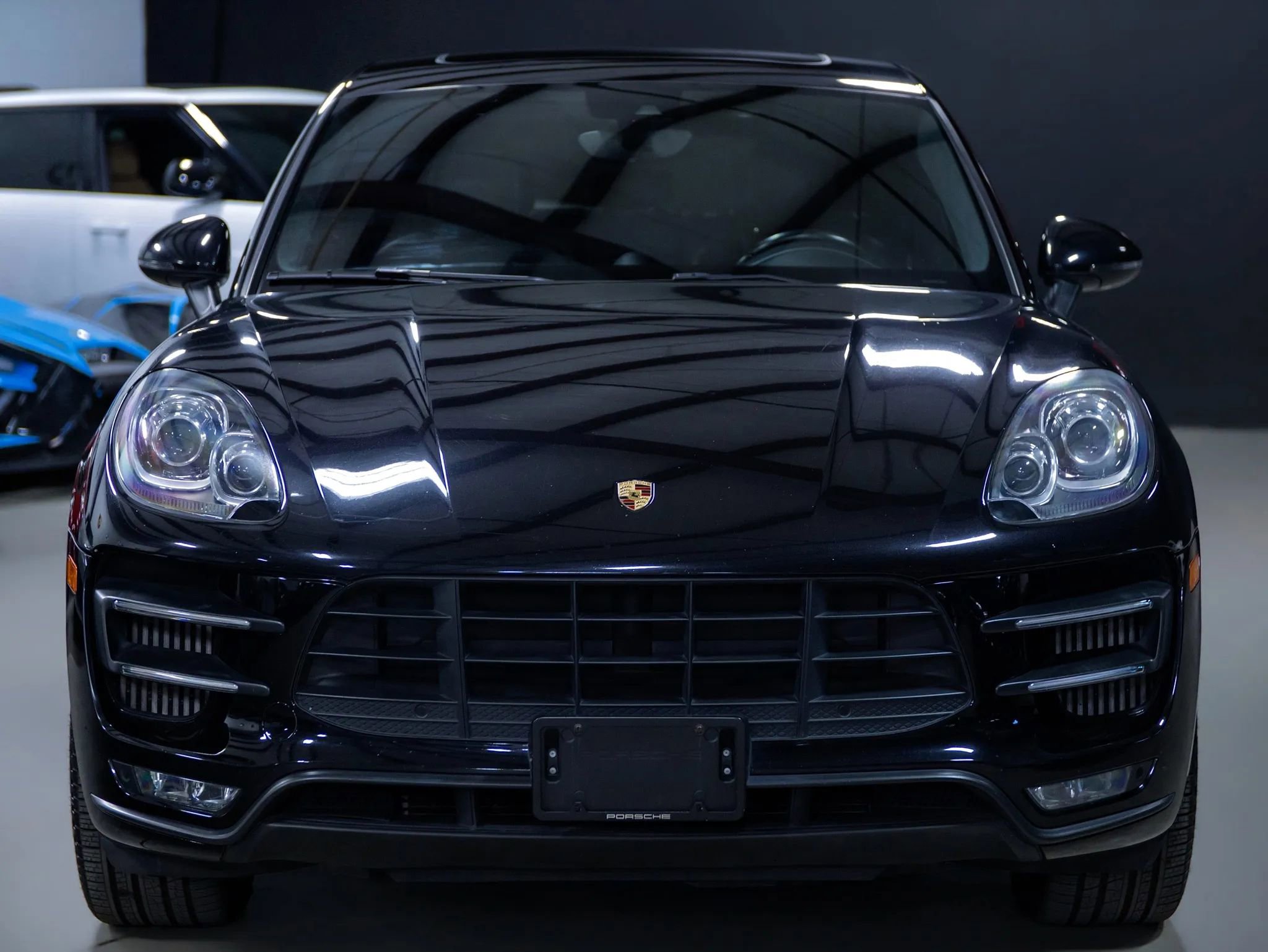 Used 2017 Porsche Macan Turbo image 5