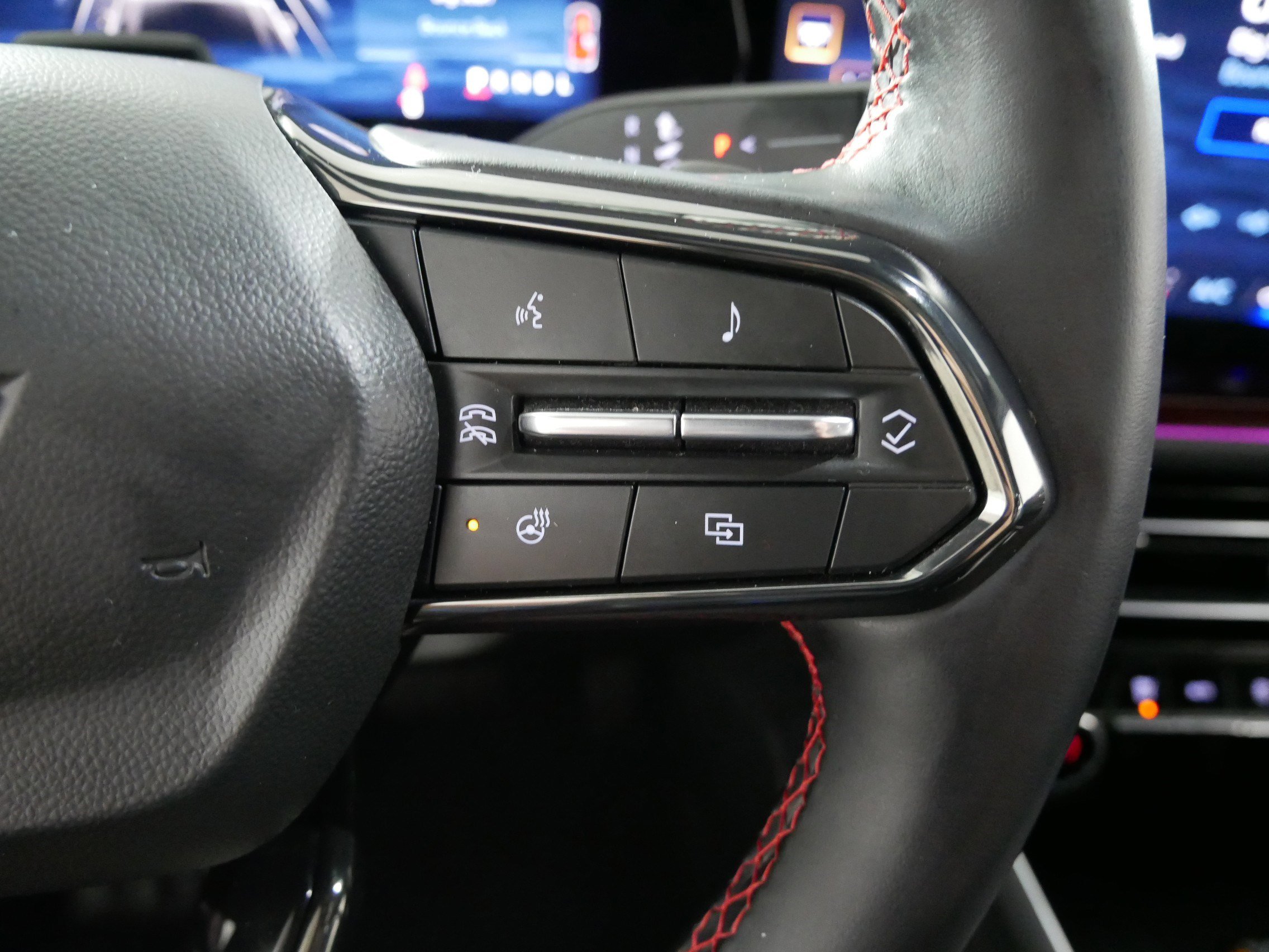 Used 2024 Chevrolet Traverse RS w/ LPO, Floor Liner Package image 28