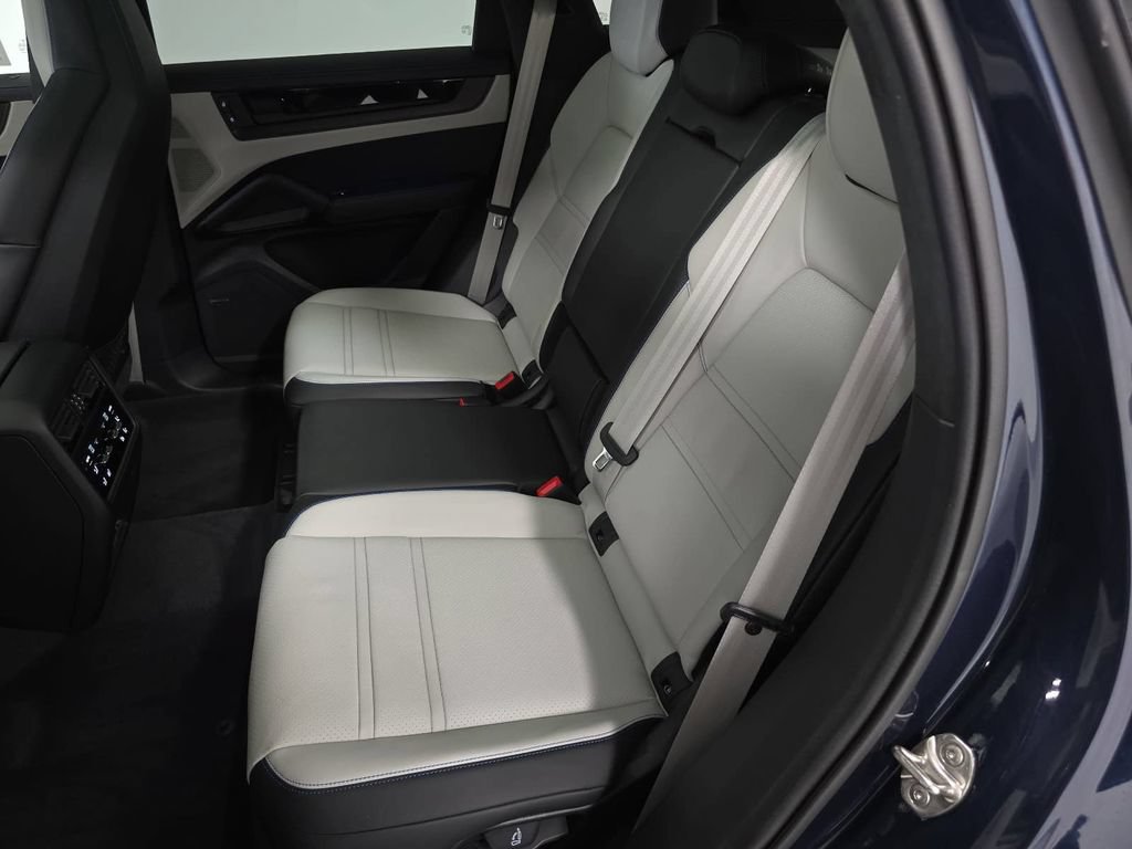 New 2026 Porsche Cayenne GTS AWD/4WD image 26