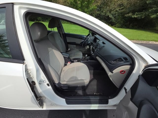 Used 2012 Kia Forte EX FWD image 19