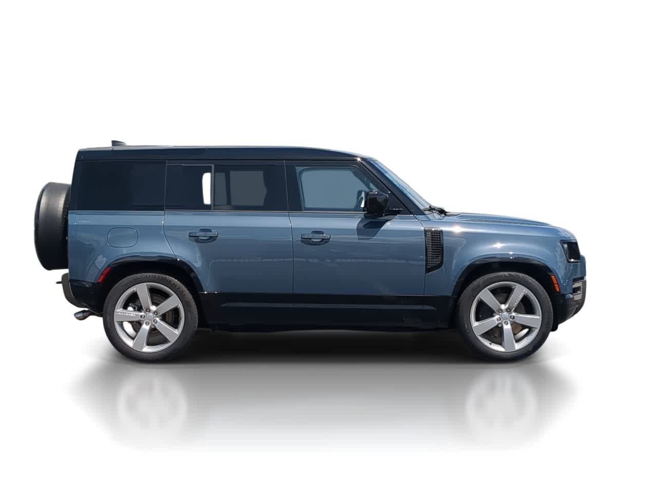 Certified 2025 Land Rover Defender 110 X-Dynamic SE AWD/4WD image 9