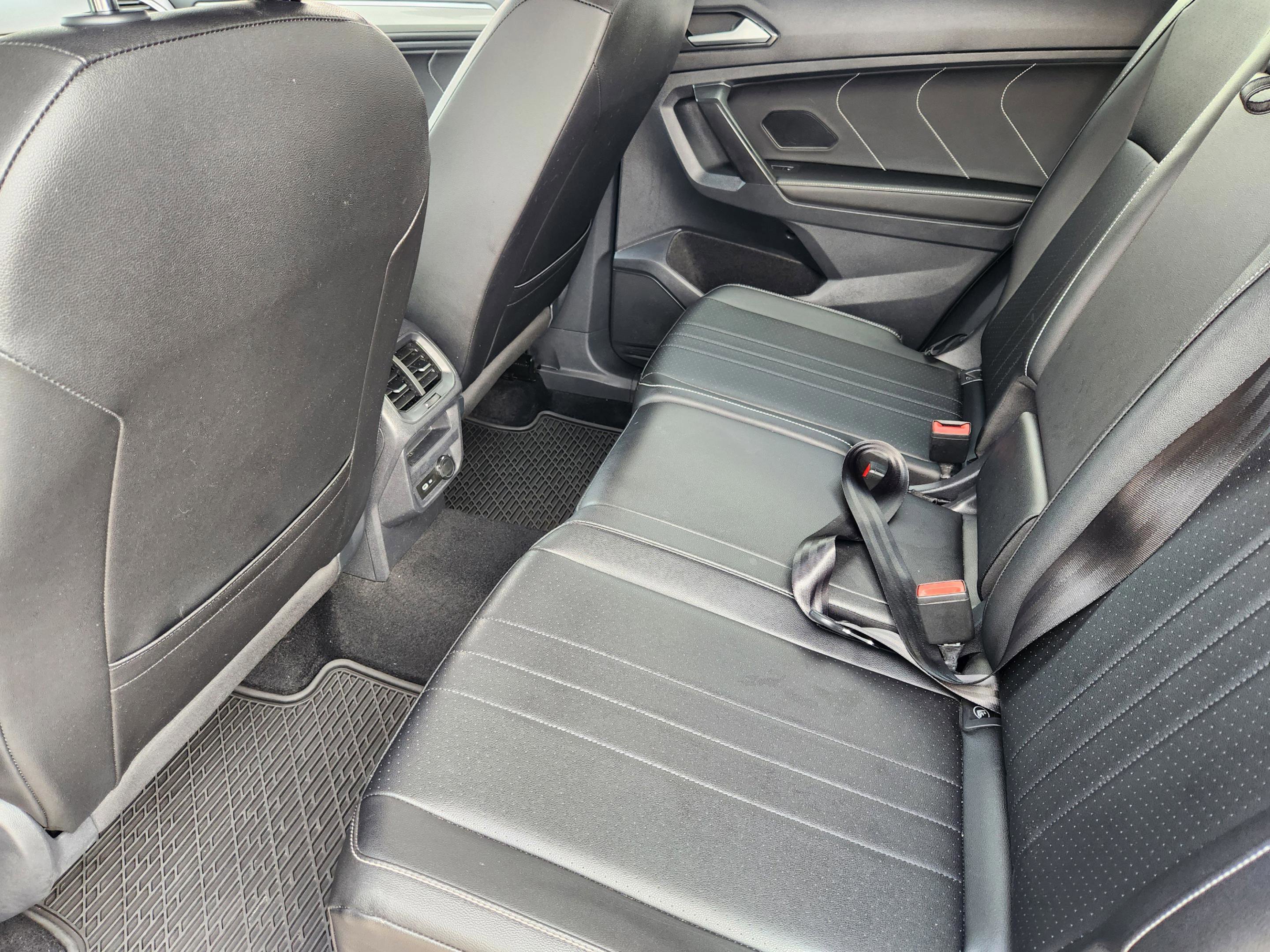 Used 2022 Volkswagen Tiguan SE R-Line image 24