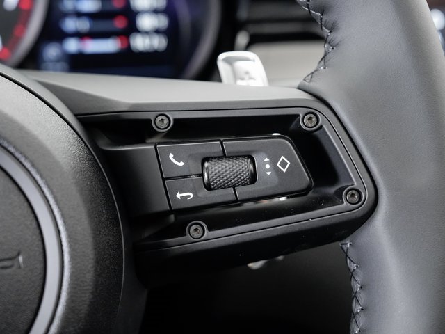 Used 2025 Porsche Macan image 14