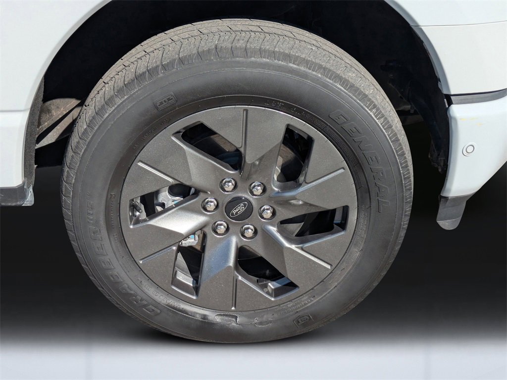 Used 2023 Ford F150 Lightning Lariat image 33