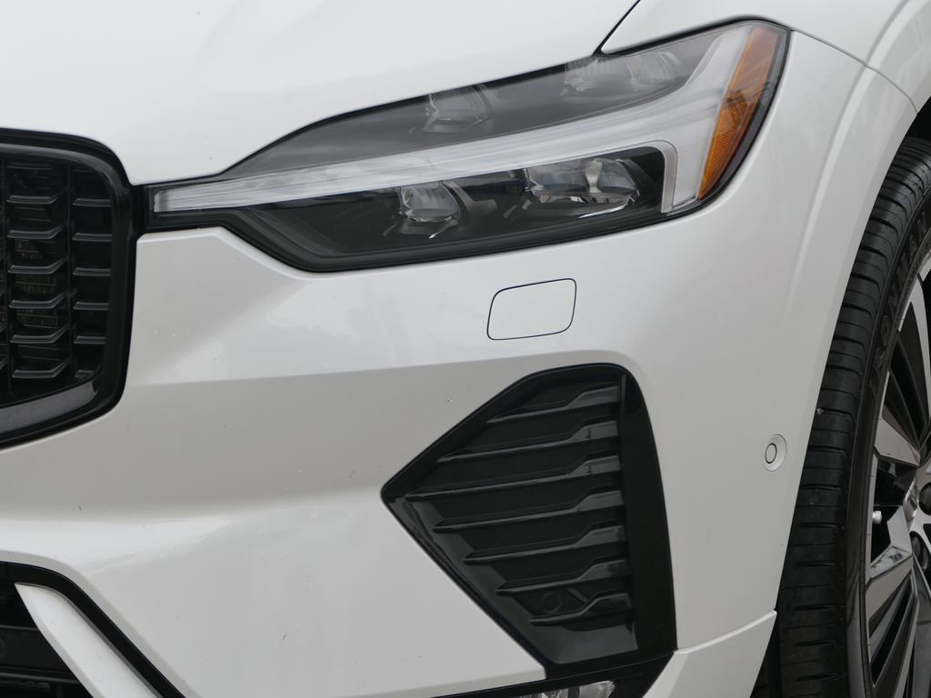 Used 2024 Volvo XC60 B5 Plus image 8