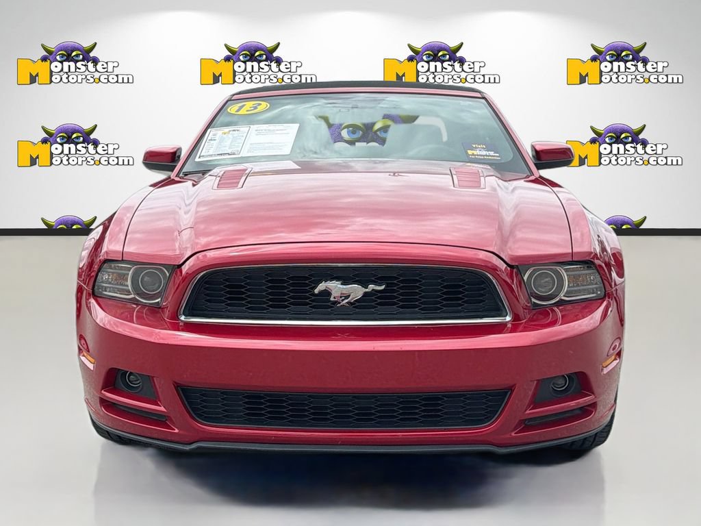 Used 2013 Ford Mustang GT Premium w/ Electronics Pkg RWD image 2