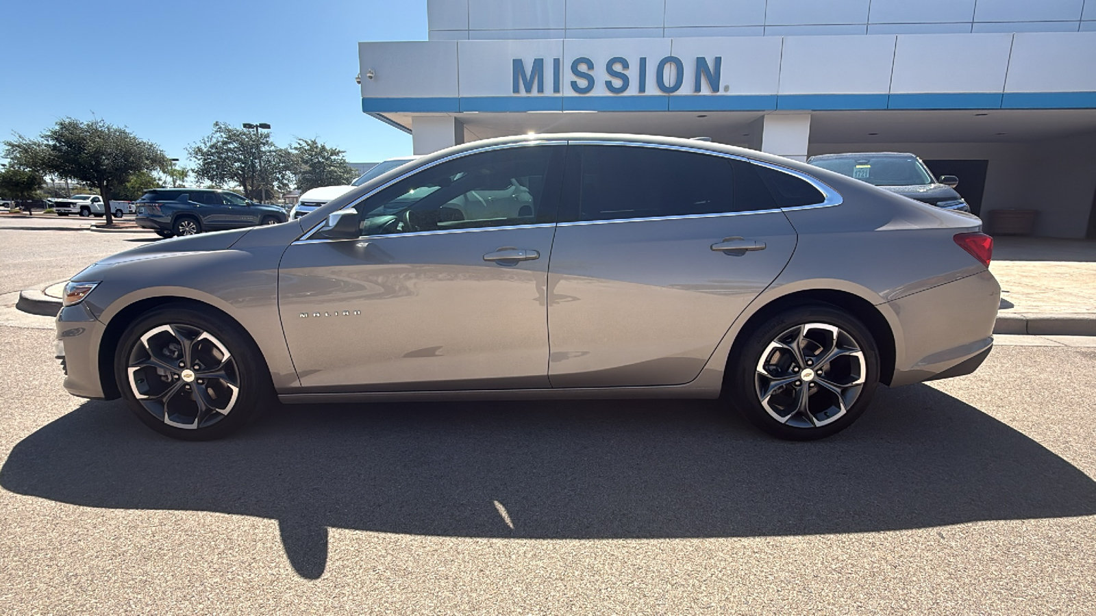 Used 2023 Chevrolet Malibu LT w/ Driver Confidence Package FWD image 4