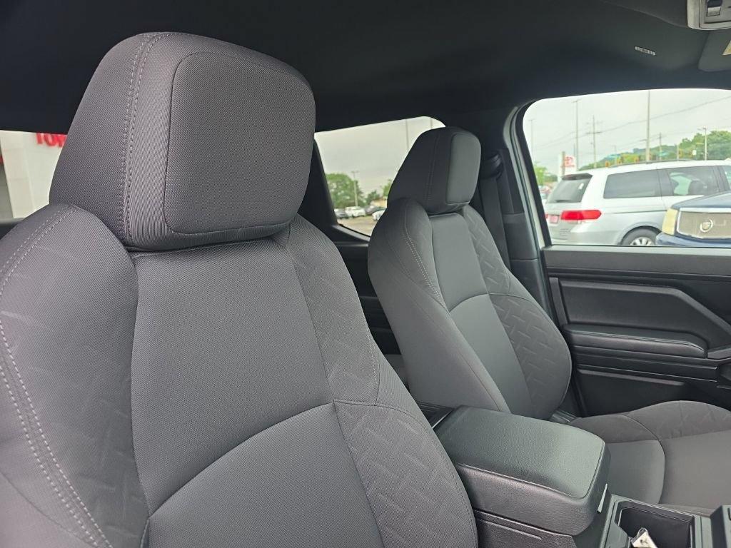 Certified 2024 Toyota Tacoma SR AWD/4WD image 10