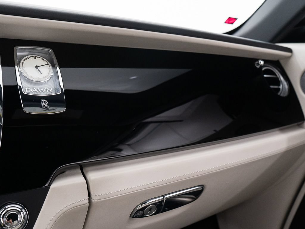 Certified 2018 Rolls-Royce Dawn RWD image 47