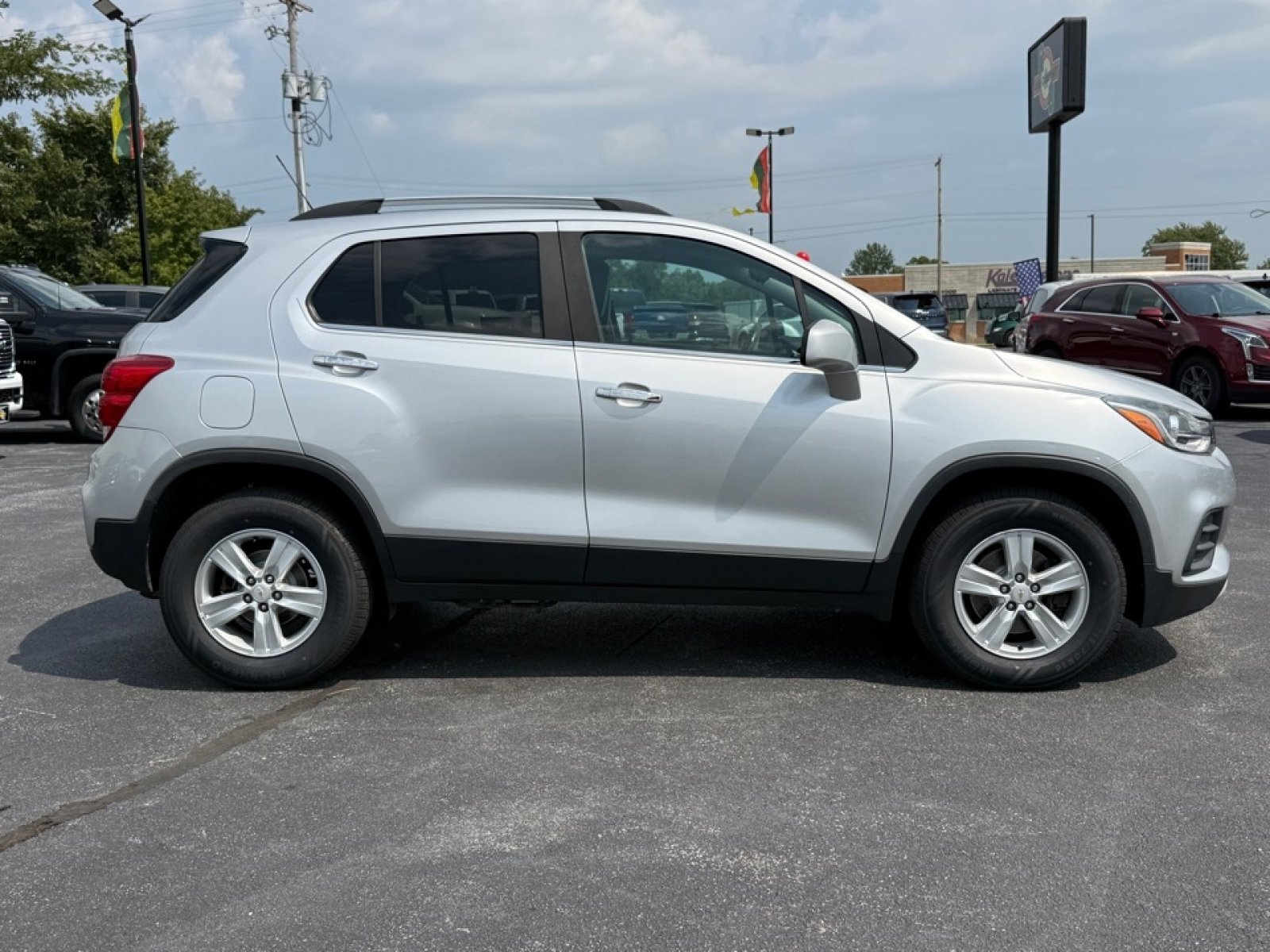 Used 2017 Chevrolet Trax LT w/ LT Convenience Package AWD/4WD image 9