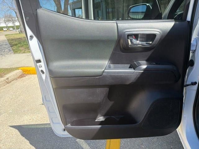 Used 2020 Toyota Tacoma TRD Off-Road w/ Technology Package image 30